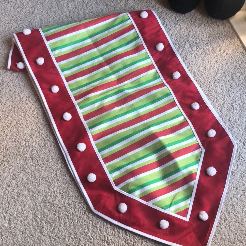 CHRISTMAS TABLE RUNNER